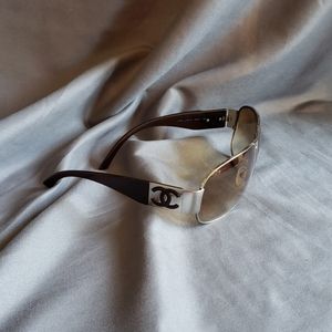 CHANEL Aviator Sunglasses